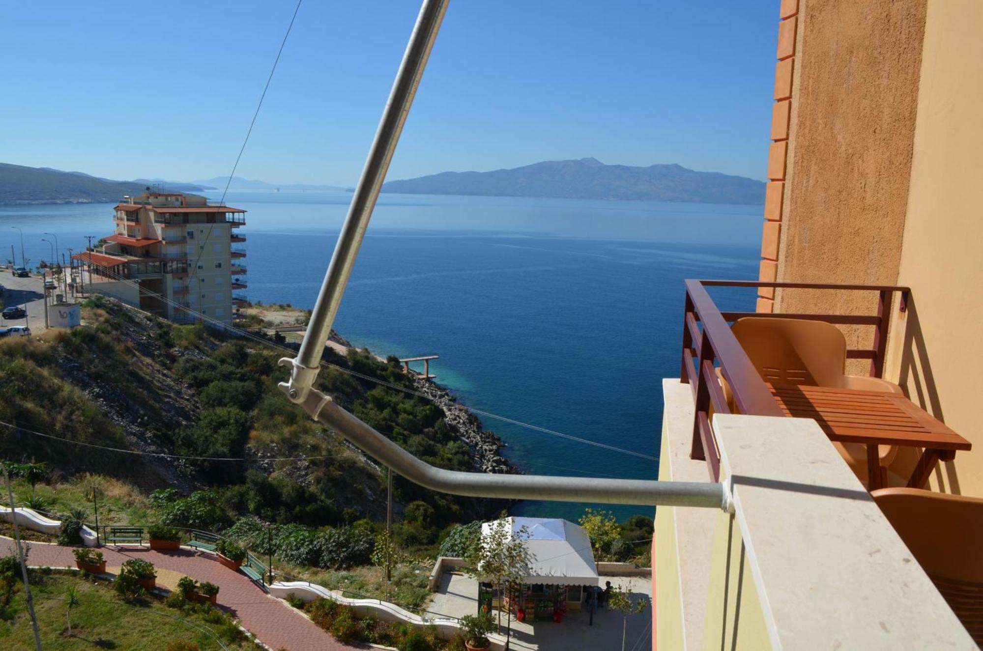 Ferienwohnung Sunset Penthouse Sarandë Exterior foto