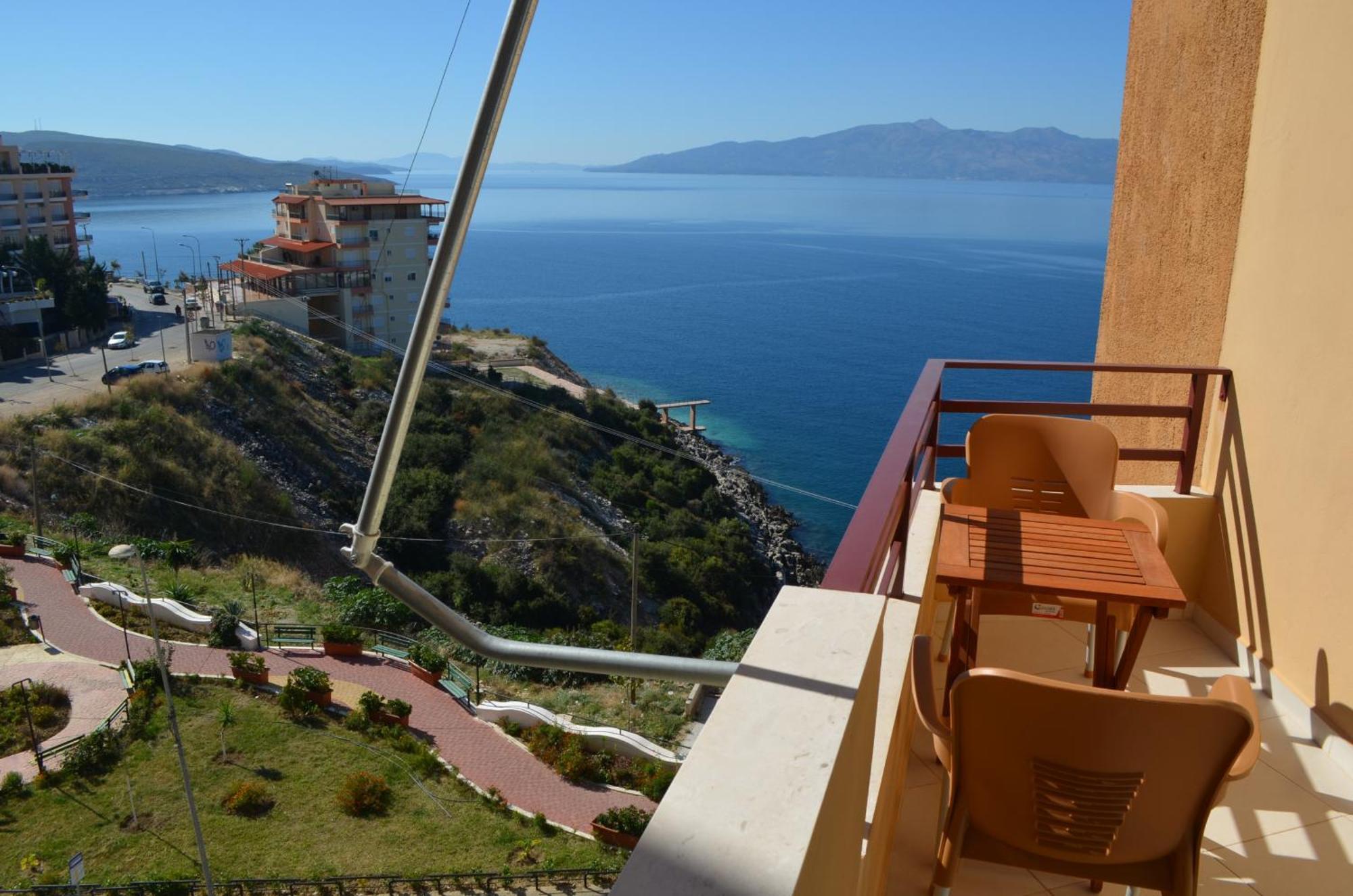 Ferienwohnung Sunset Penthouse Sarandë Exterior foto